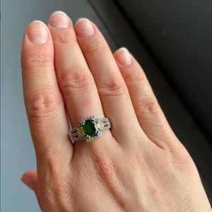 Sterling Silver Ring w. Chromium Diopside + Opals
